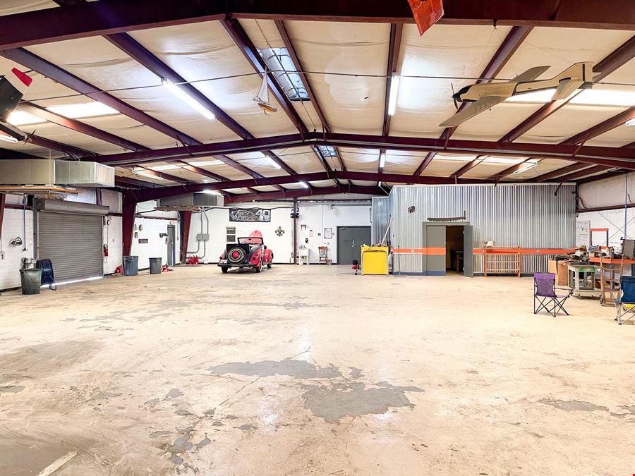 ±9,238 SF Value-Add Office/Warehouse in Industrial Corridor