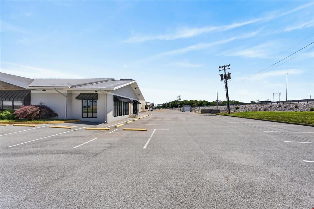 COMING SOON (Live Mon 6/22) - 4000 Fort Campbell Blvd - For Lease