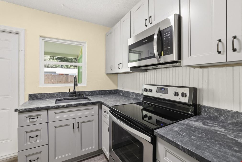 Private 4-Home Community - Single Family Homes Portfolio