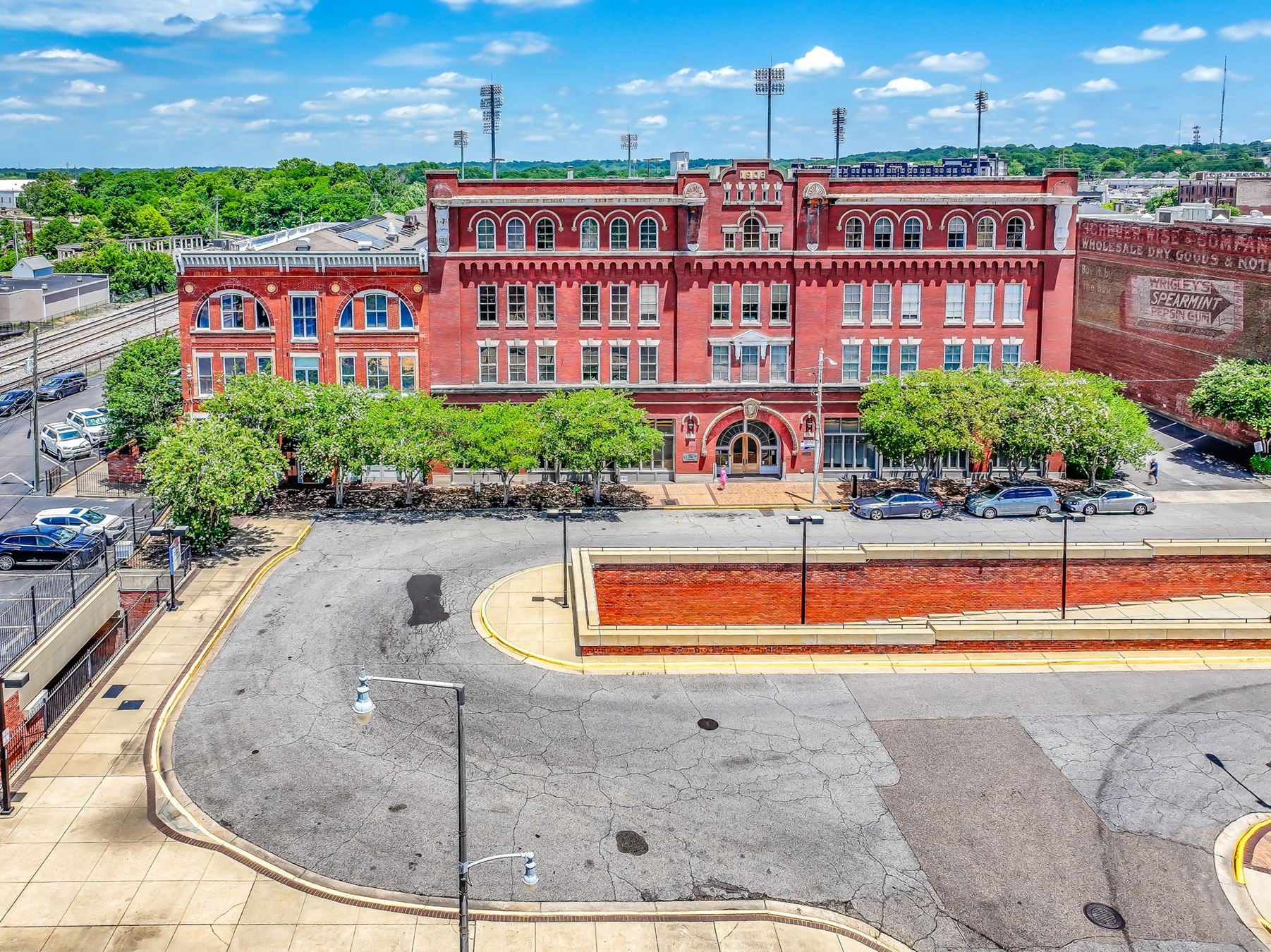 250/260 Commerce