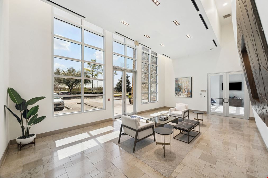 2000 West Parkwood Avenue