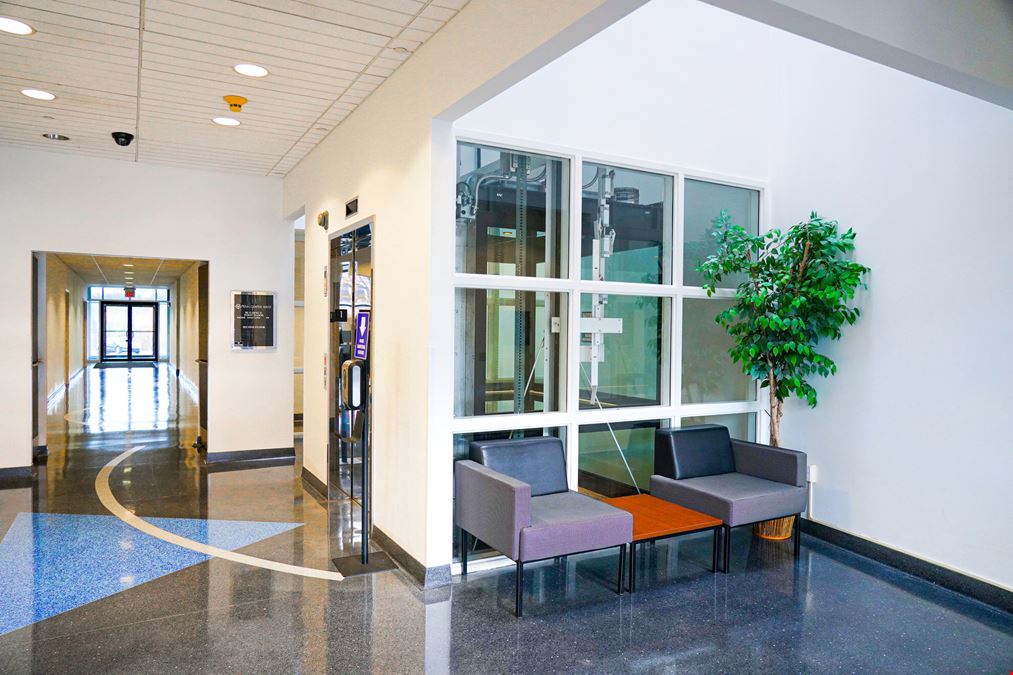 8 Penn Center West