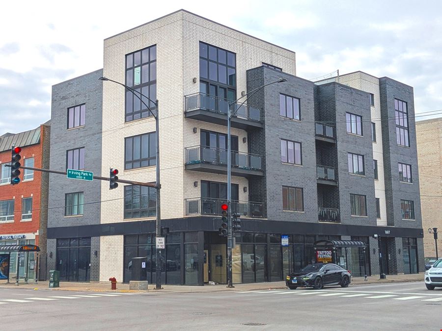 Former Starbucks Space at Incredible Lakeview Corner