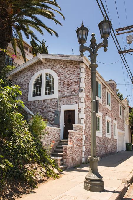 2225 N Cahuenga Blvd