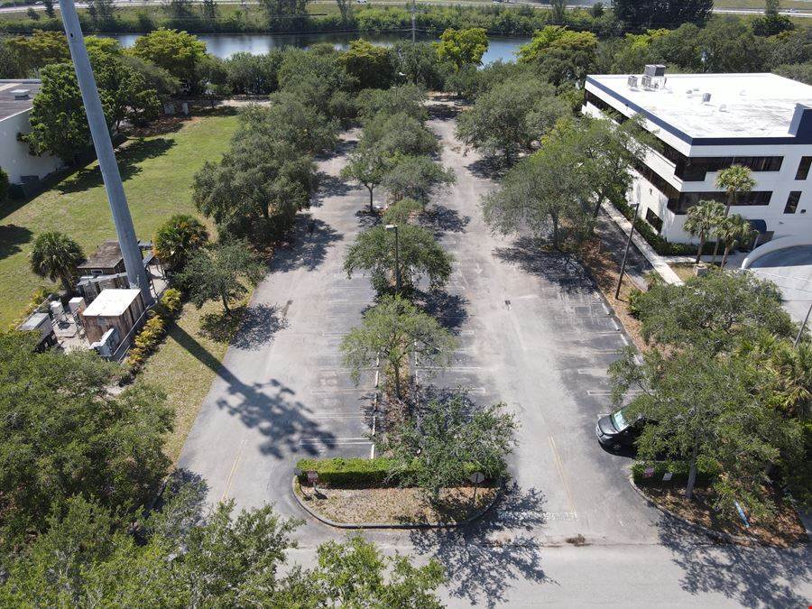 Miami Lakes Business Pointe