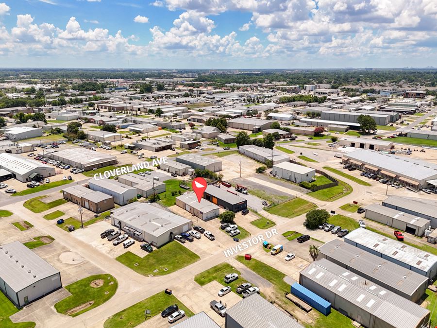 ±2,400 SF Office Warehouse with Gated Yard Near Airline Hwy