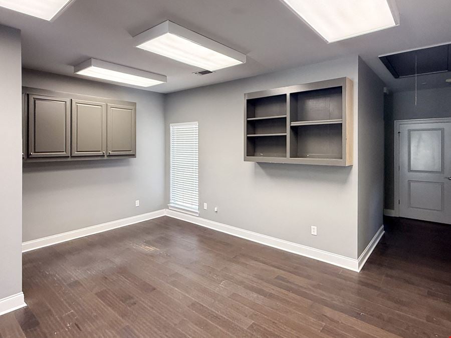 Move-In Ready Garden Office in Central