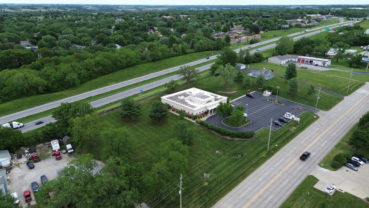 2111 N Woodbine Rd