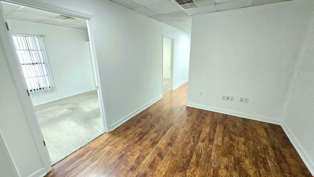 Spacious Office or Retail with great visibility!