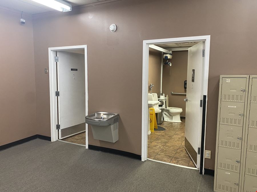 725 Main Ave W - 5,500 SQ.FT. RETAIL BLDG