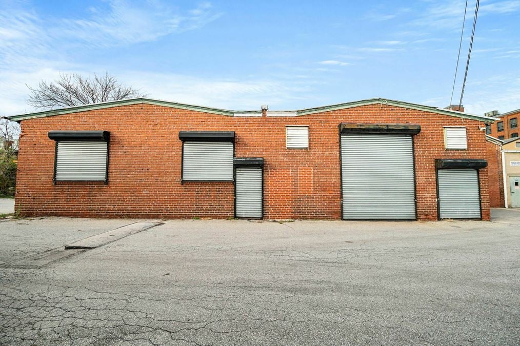 640 E Main St