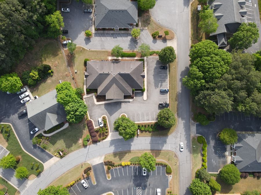 385 Hawthorne Lane
