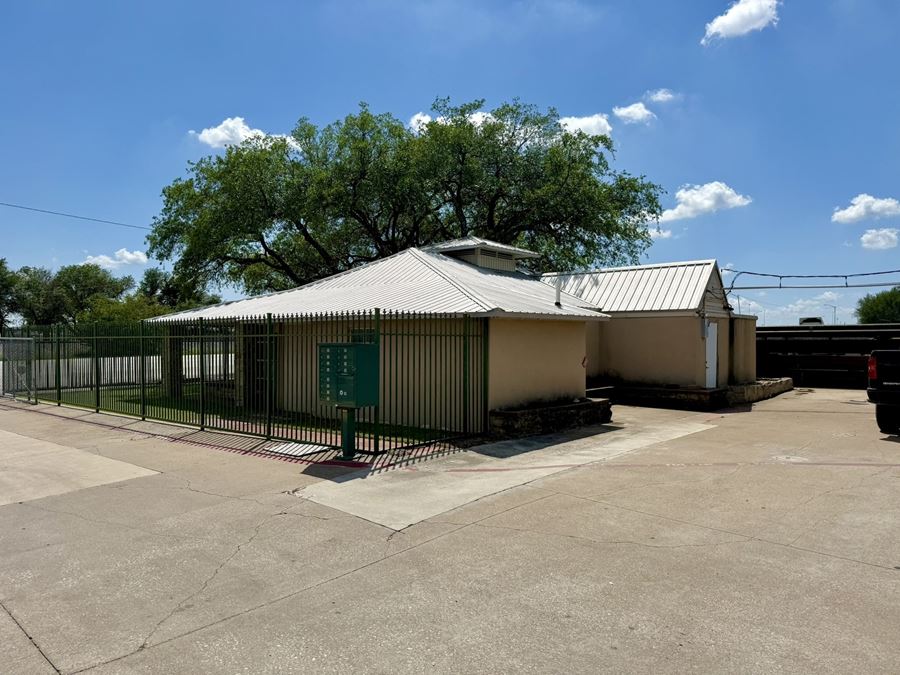 ±15,187 SF Fabrication Office/Warehouse with Fenced Storage