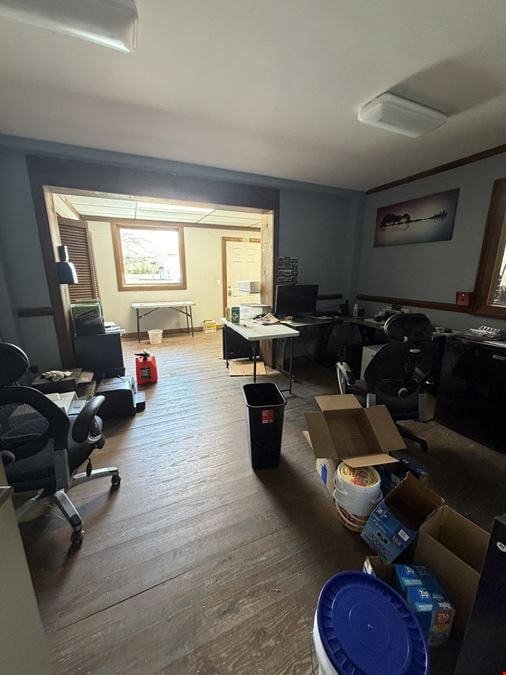 Multi Building Flex Property - Unique Opportunity!