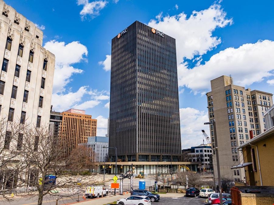 1 Cascade Plaza