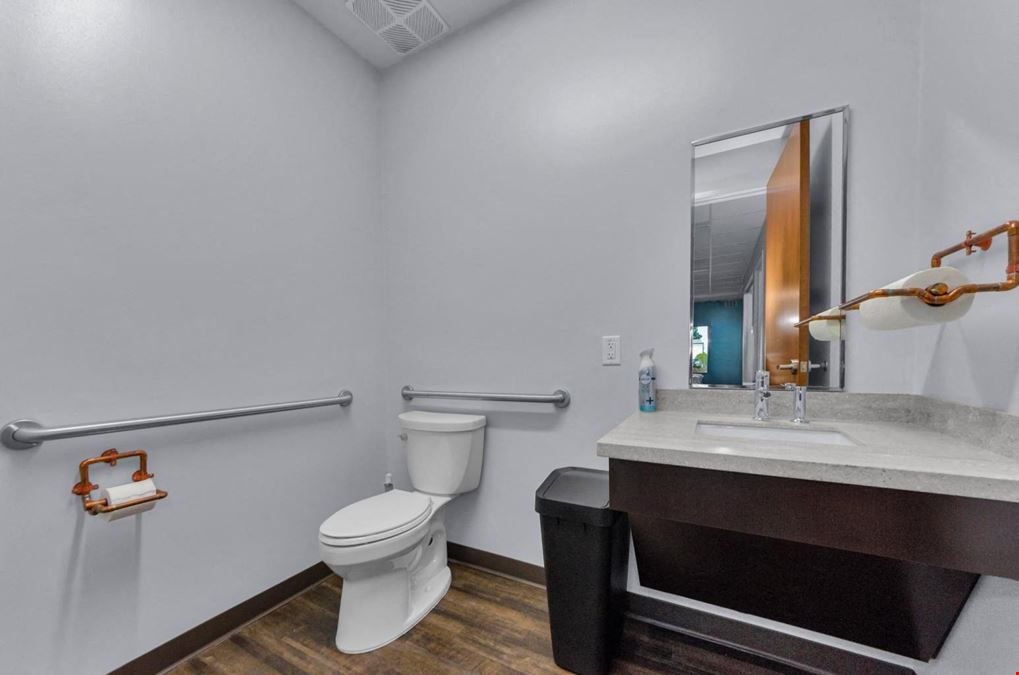 4,900sf Flex Space for Sublease in Largo, FL