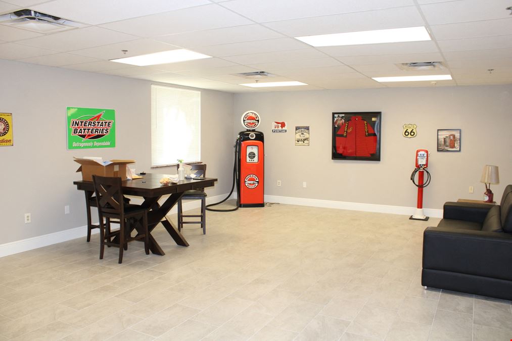 2,400 SF Flex Condo For Sale in Fort Myers