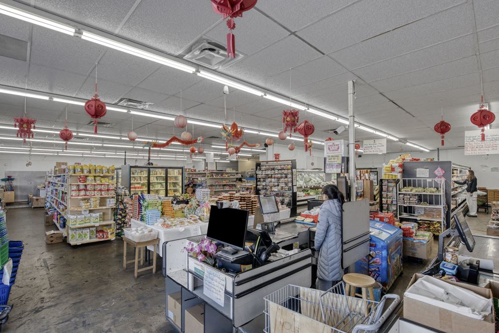 Hoa Viet Market