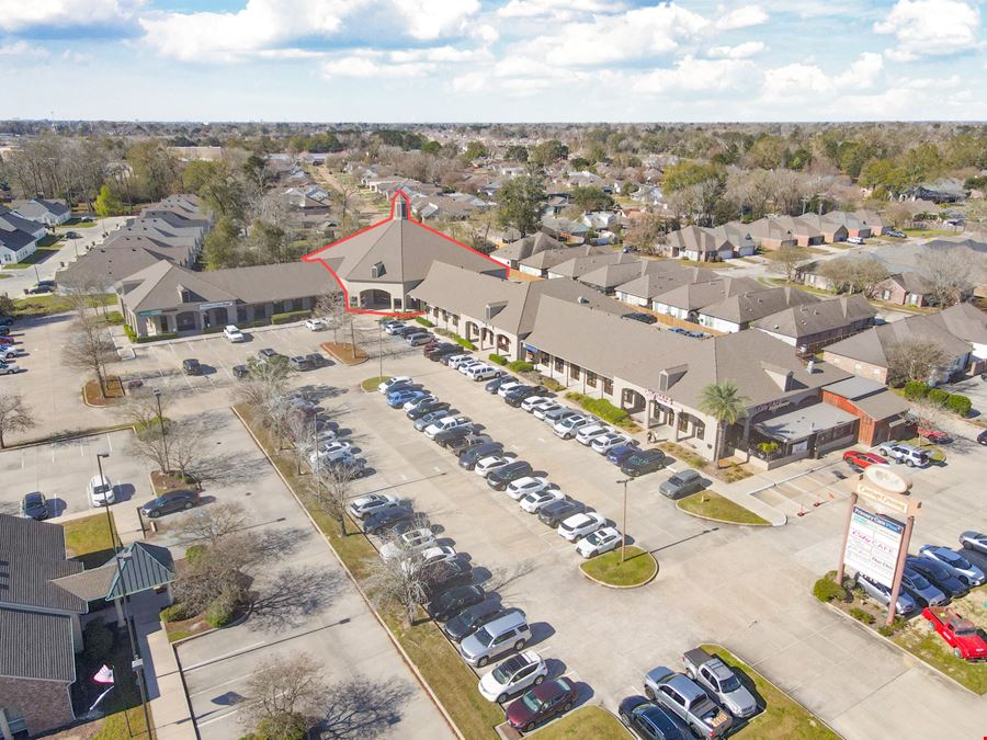 Carriage Crossing Shopping Center Suites for Lease off O’Neal