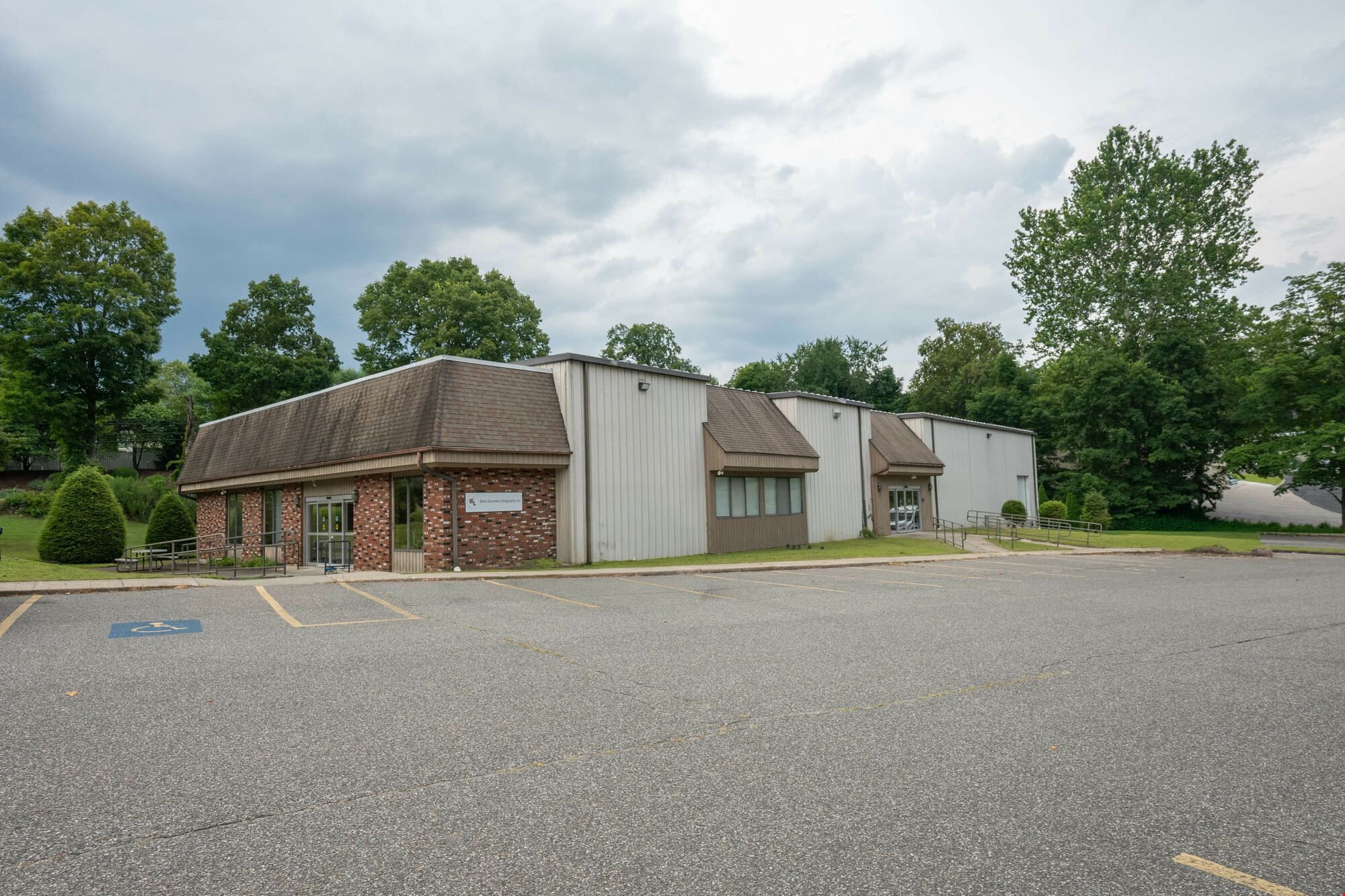 940 Federal Rd, Brookfield, CT