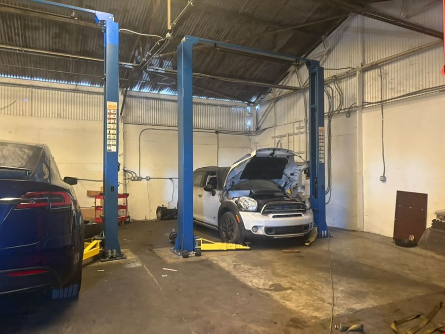 MECHANIC SHOP / AUTO BODY SHOP FOR LEASE