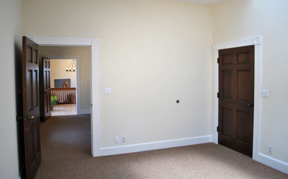 121 North Fir Street - The Bard
