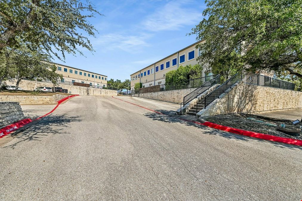 7 Lakeway Centre CT