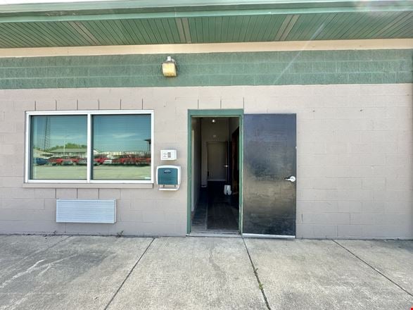 Preview of Industrial space for Rent at 769 N Madison St