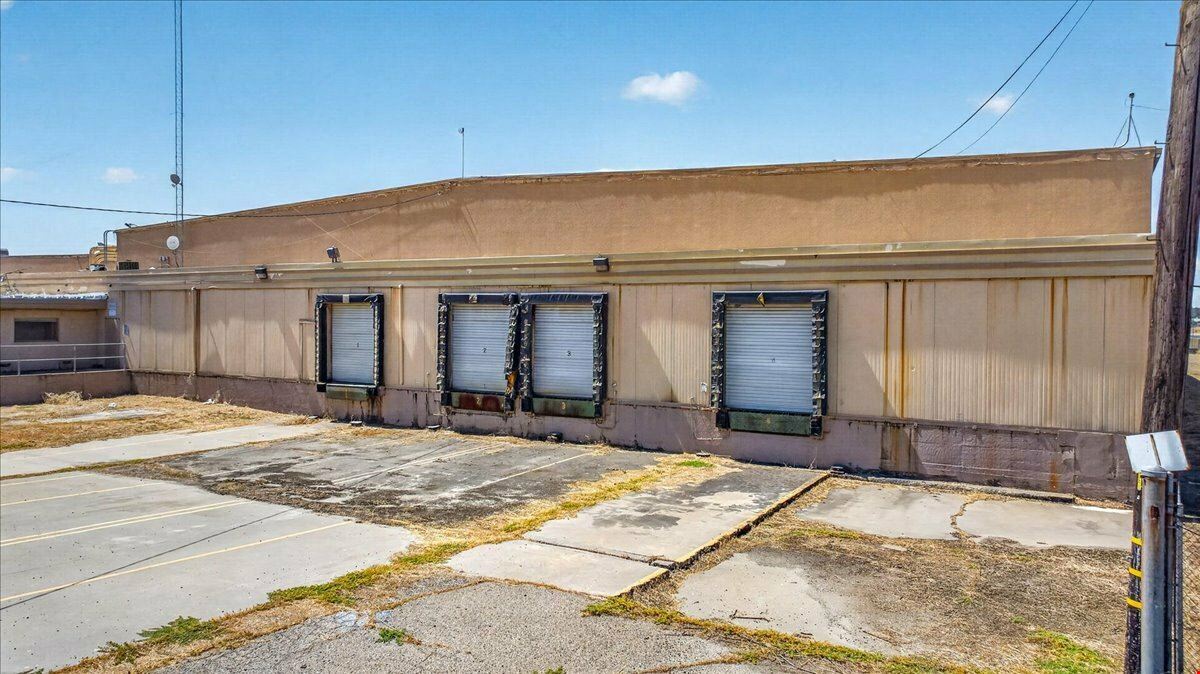 ±104,905 SF of Distribution Warehouse on ±6.10 Acres