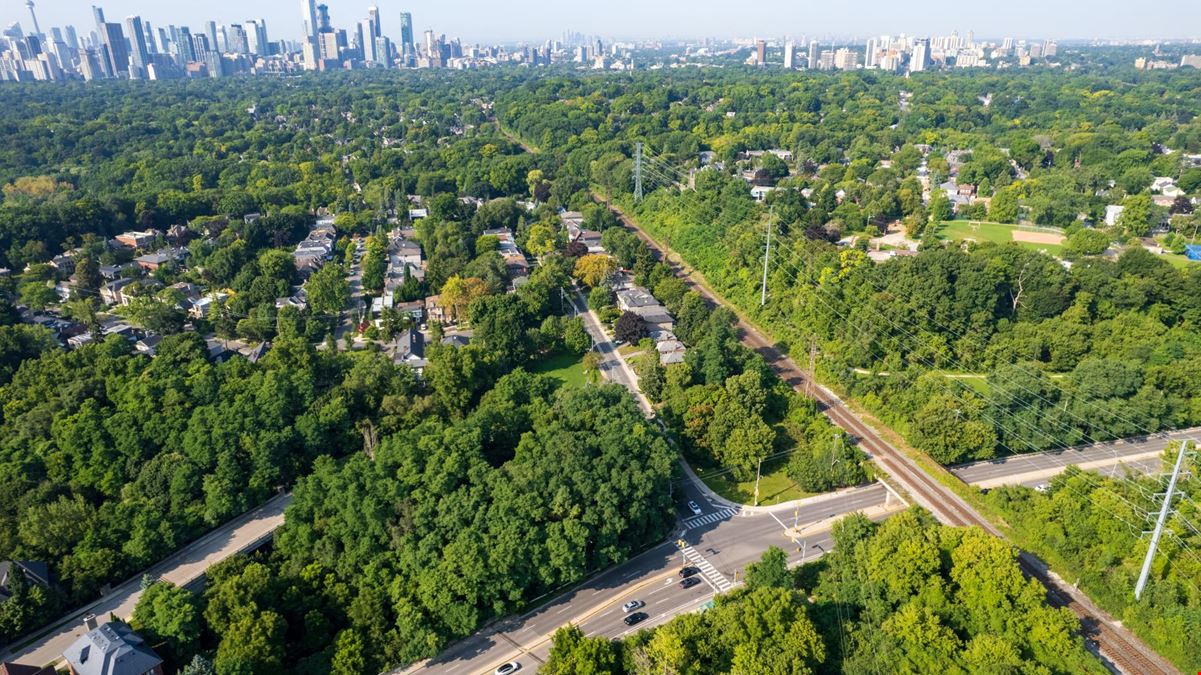 North West Corner of Bayview Avenue & Nesbitt Drive