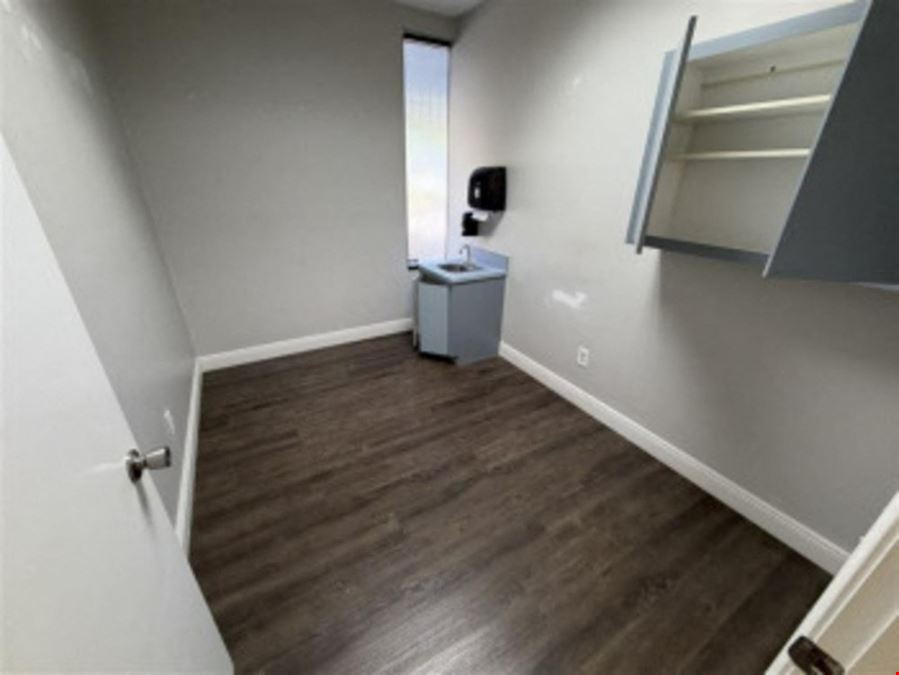 2888 SF Suite 201-202 PROFESSIONAL & MEDICAL OFFICE SPACE FOR LEASE