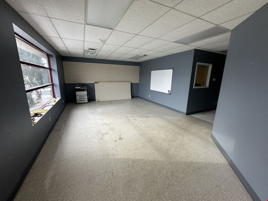 642 Sheridan Dr - 1,900+/- SF Retail Space