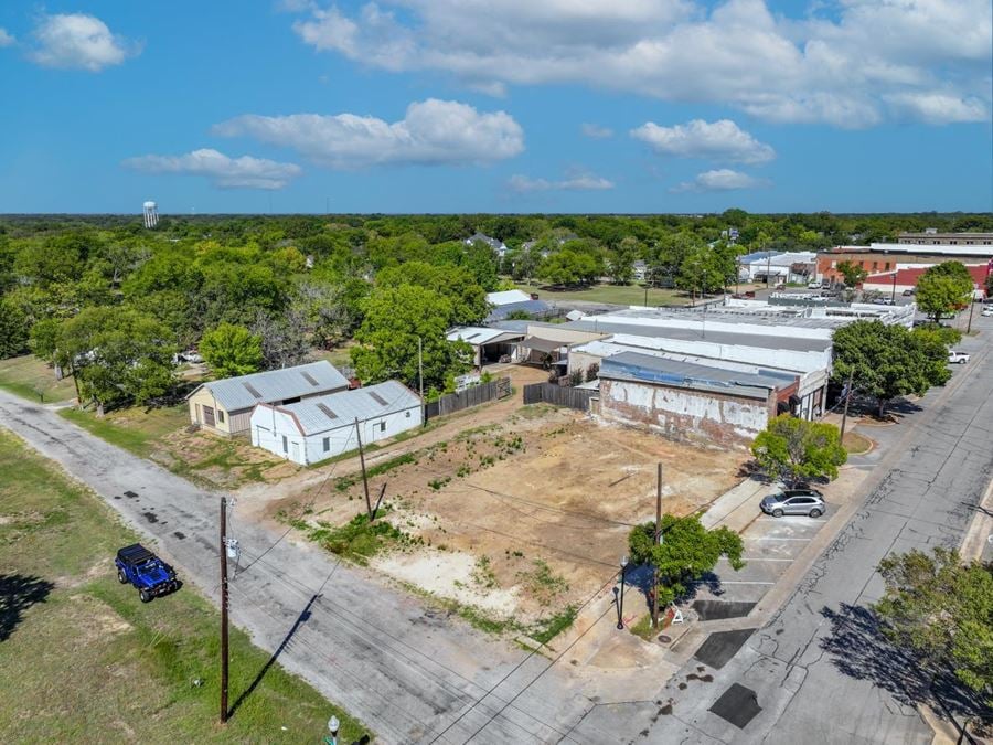 Land for Sale in Downtown Bonham