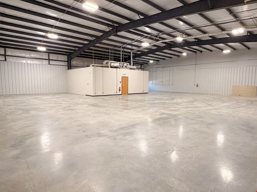 FOR LEASE: 5,850 SF Office/Warehouse