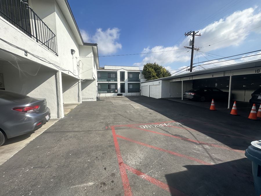 806 E Hyde Park Blvd