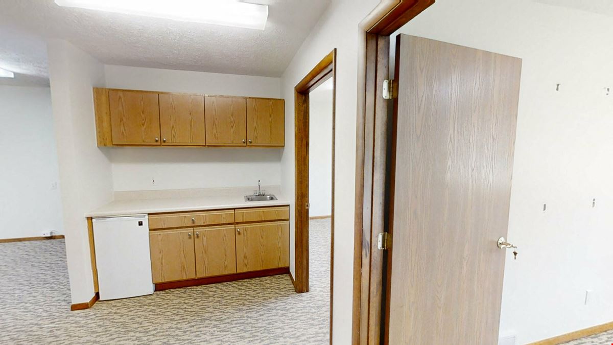 3281 Racquet Club Dr, Suite B