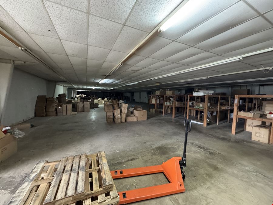 Industrial Facility w/ Dock Loading Near I-30