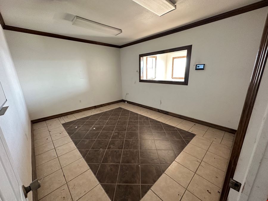 Industrial Office/Warehouse Near I-20