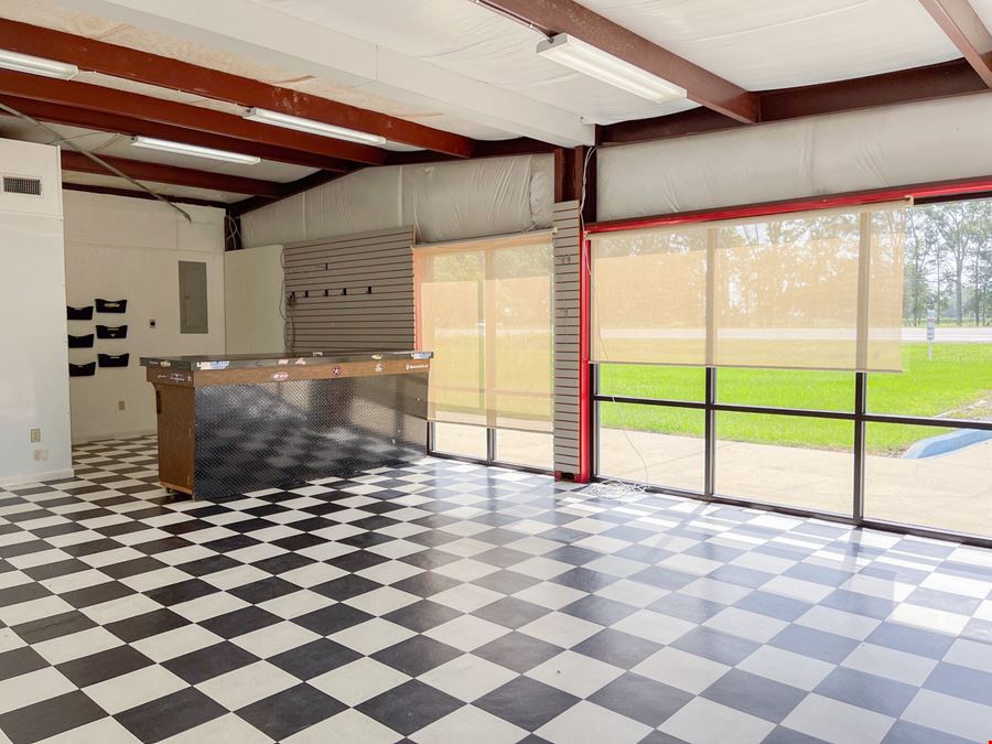±2,481 SF Commercial Building Near I-10 and Margaritaville Resort