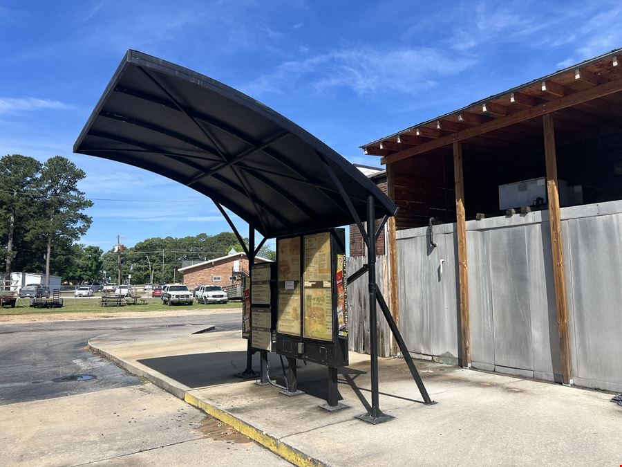 Freestanding QSR with Drive-Thru