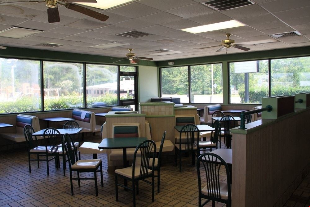 Freestanding Retail Building | Former Drive-Thru Restaurant | Century, FL