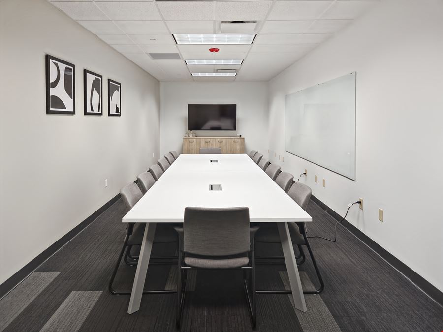 Regus - Appleton - W College Ave