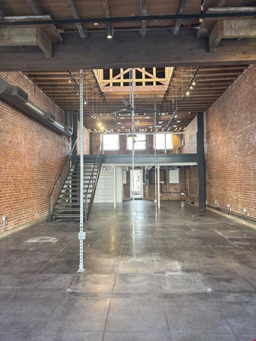 2736 Main St
