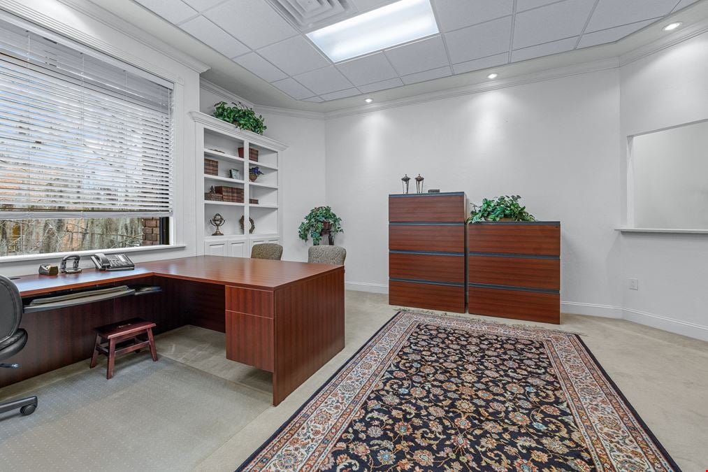Meridien Center Executive Office Suite