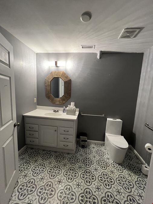 Retail/Office Space on Broadway