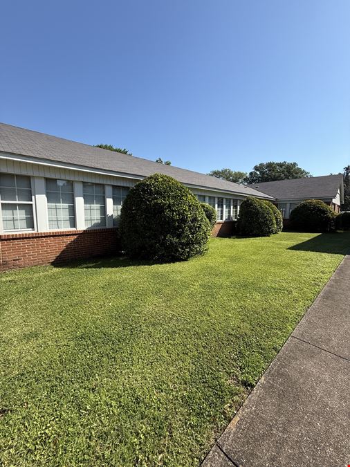 Move-In Ready ±6,400 SF Educational Facility + Playground | Broadmoor Presbyterian Campus, Shreveport