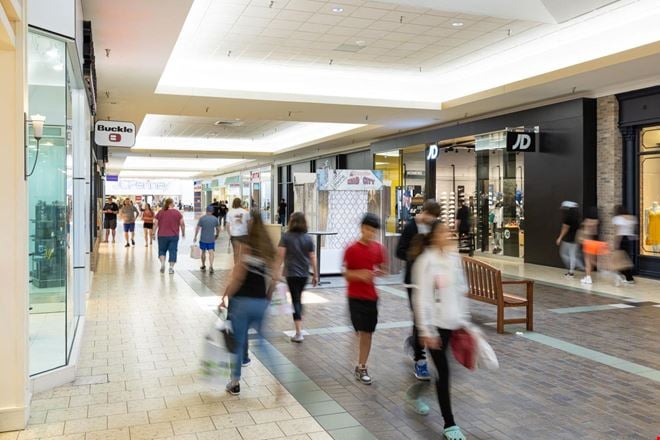 Preview of Retail space for Rent at 320 West Kimberly Road