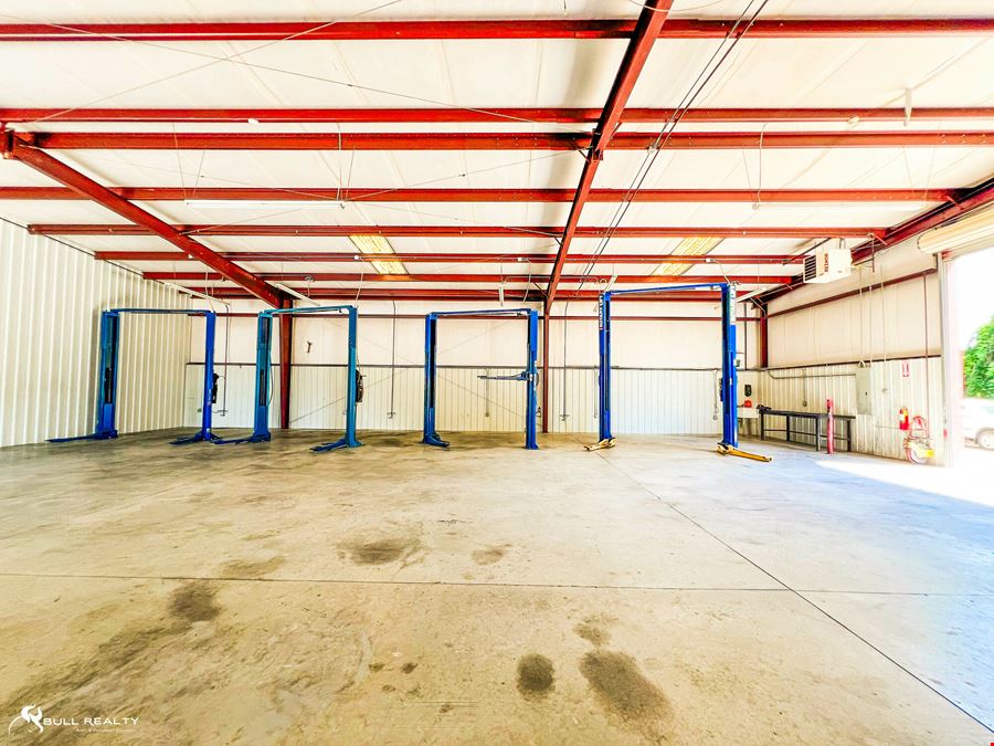 Automotive/Warehouse Space | ±4,370 SF