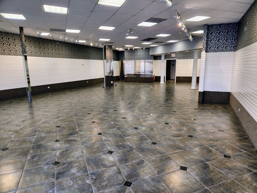 Lincoln Park | Strip Center for LEASE