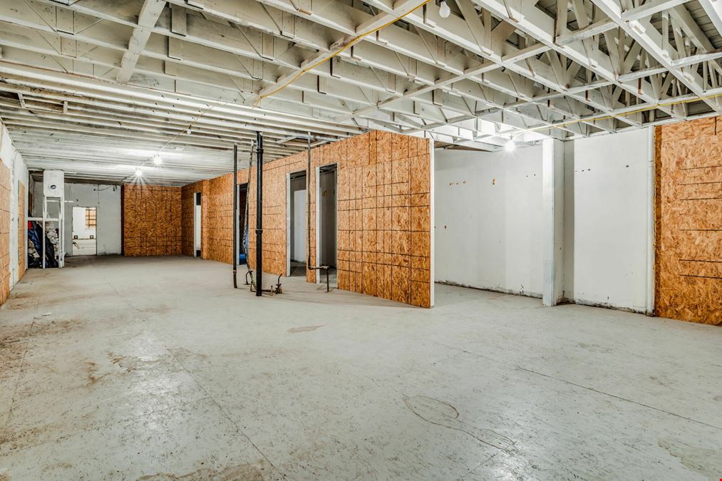27 N Main, Hutchinson